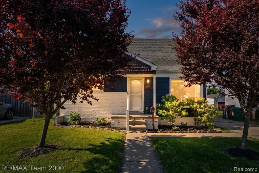 28952 Bridge Street Garden City City MI 48135