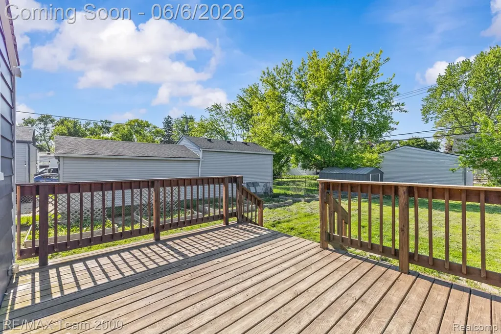 28952 Bridge Street Garden City City MI 48135