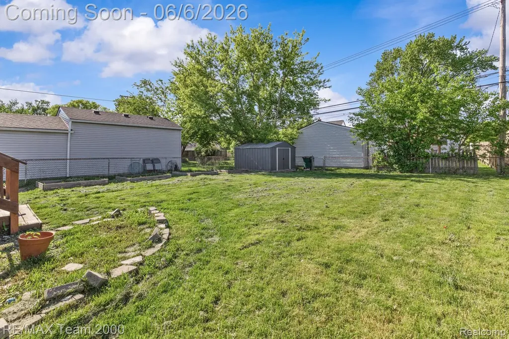 28952 Bridge Street Garden City City MI 48135