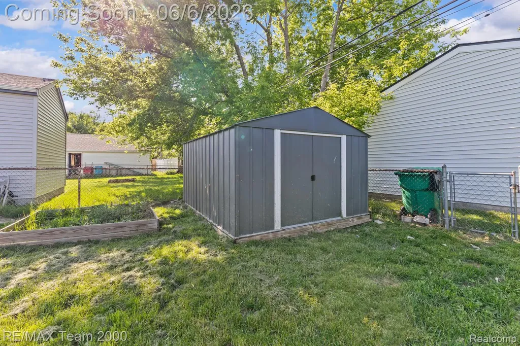 28952 Bridge Street Garden City City MI 48135