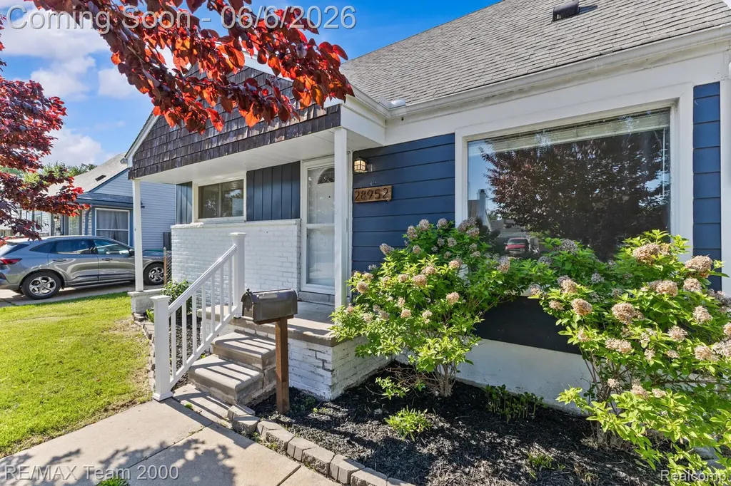 28952 Bridge Street Garden City City MI 48135