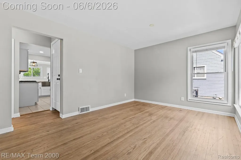 28952 Bridge Street Garden City City MI 48135