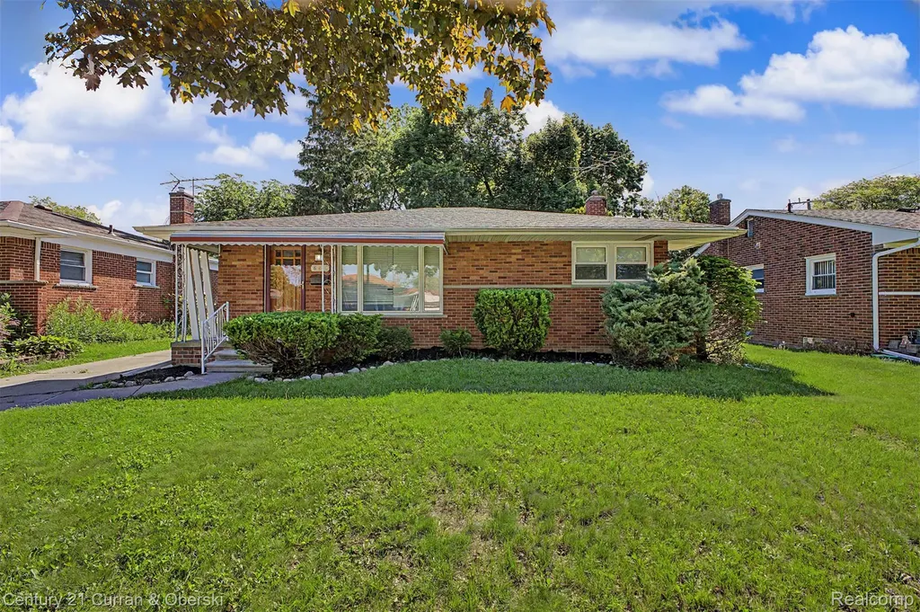 8212 Glengary Street Dearborn Heights City MI 48127