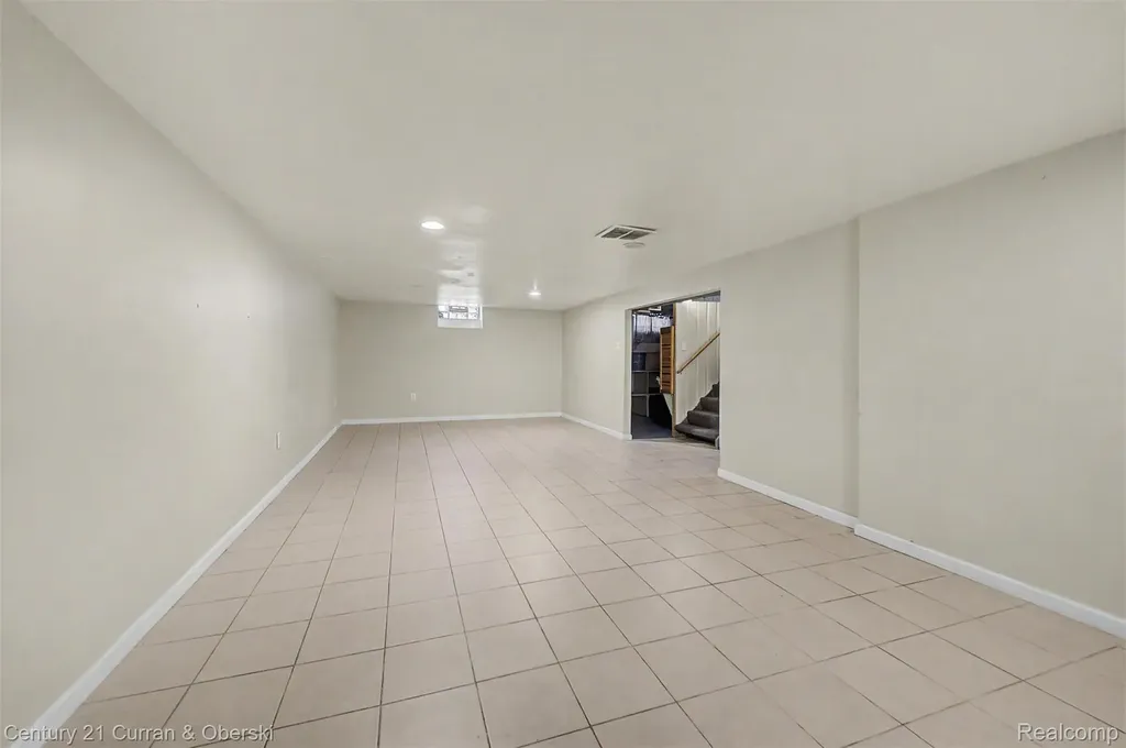 8212 Glengary Street Dearborn Heights City MI 48127
