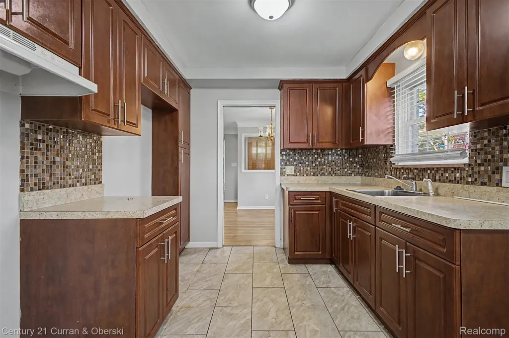 8212 Glengary Street Dearborn Heights City MI 48127