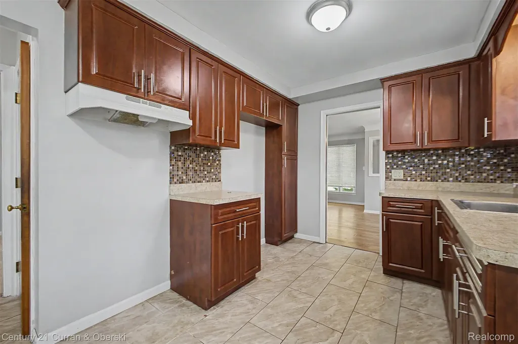 8212 Glengary Street Dearborn Heights City MI 48127