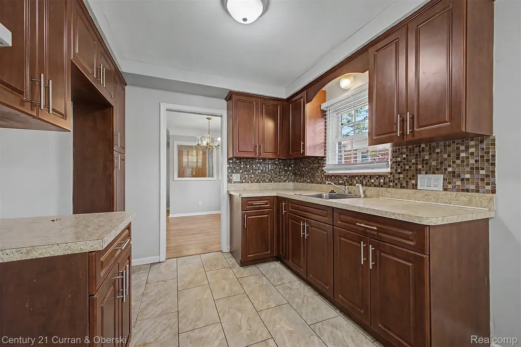 8212 Glengary Street Dearborn Heights City MI 48127