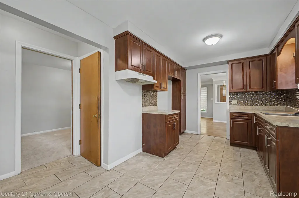 8212 Glengary Street Dearborn Heights City MI 48127