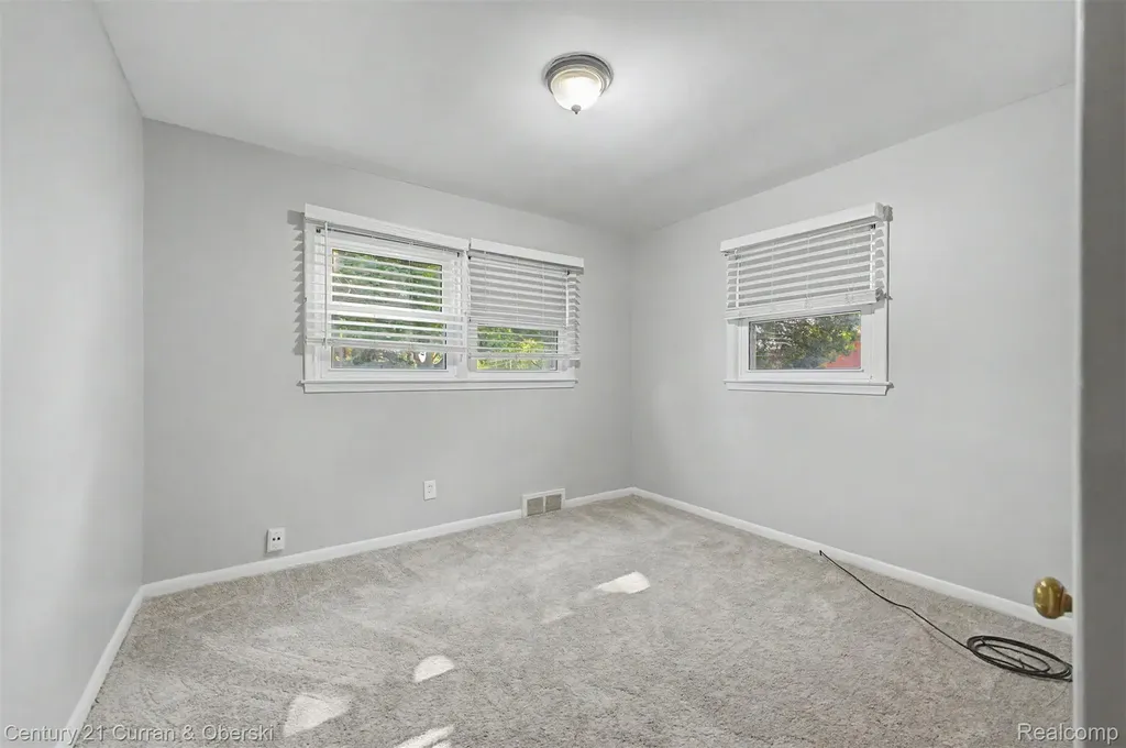 8212 Glengary Street Dearborn Heights City MI 48127