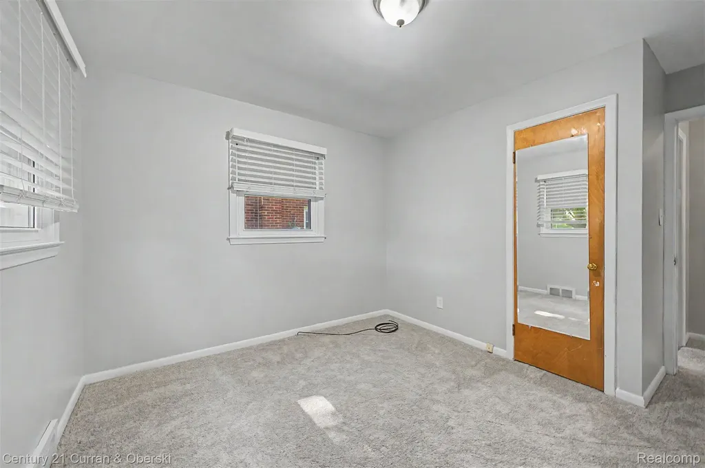 8212 Glengary Street Dearborn Heights City MI 48127