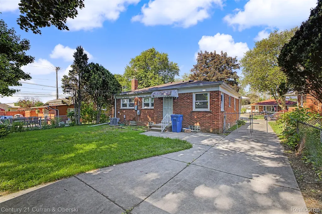 8212 Glengary Street Dearborn Heights City MI 48127