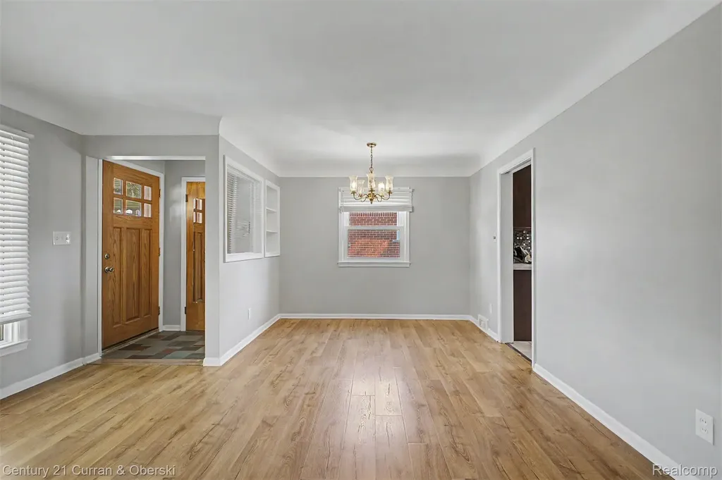 8212 Glengary Street Dearborn Heights City MI 48127