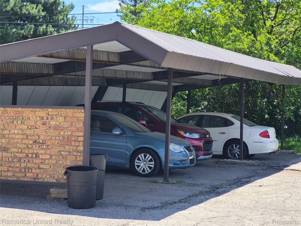 61035 11 Mile Road South Lyon City MI 48178