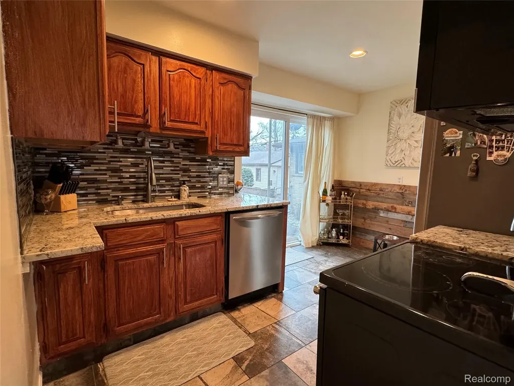 116 Devillen Avenue Royal Oak City MI 48073