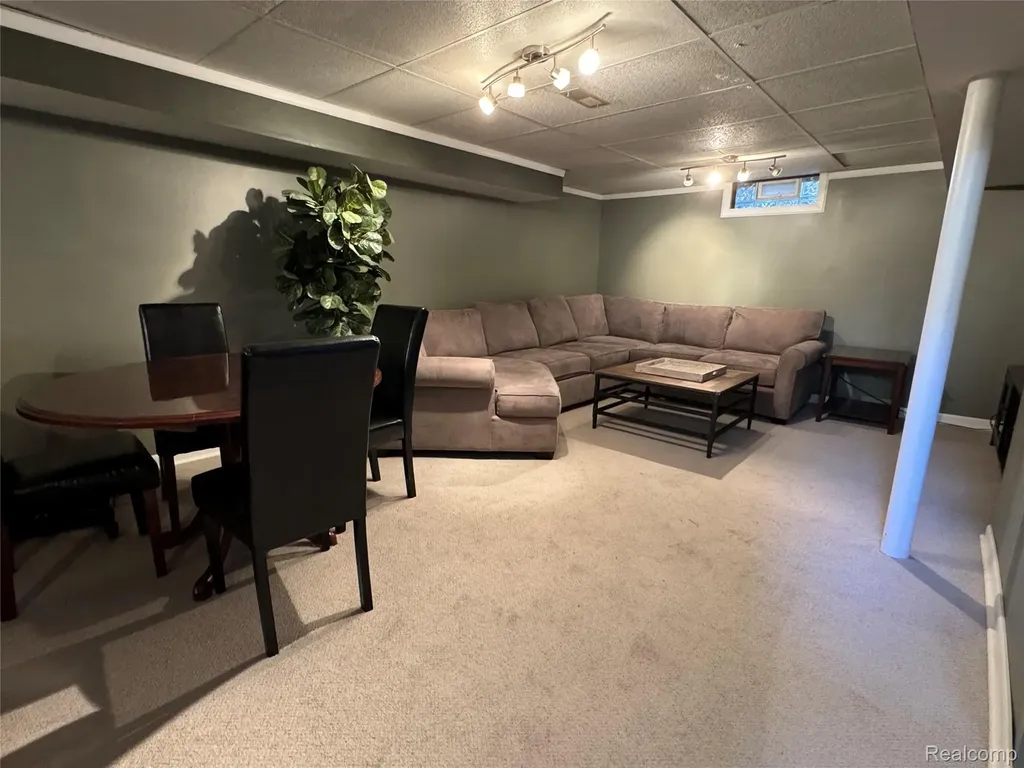 116 Devillen Avenue Royal Oak City MI 48073