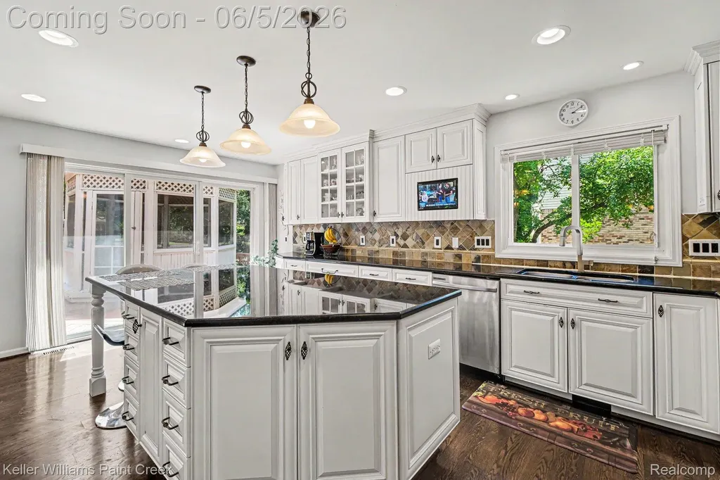 4447 Bentley Drive Troy City MI 48098