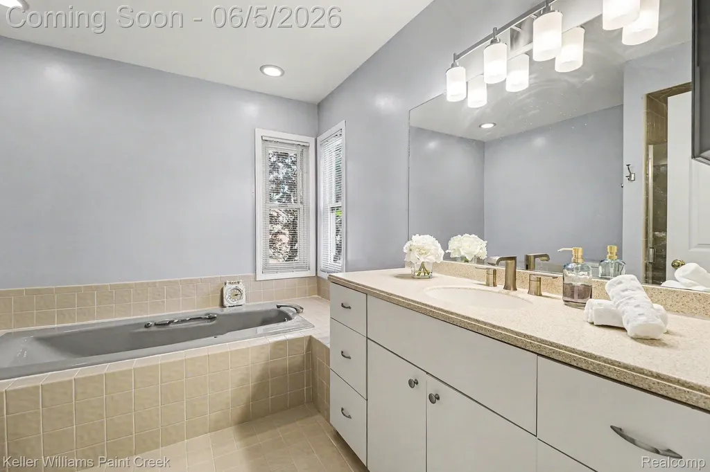 4447 Bentley Drive Troy City MI 48098