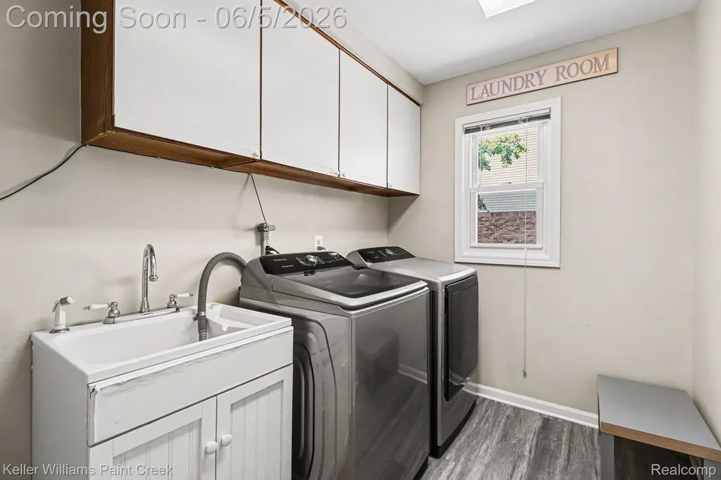 4447 Bentley Drive Troy City MI 48098