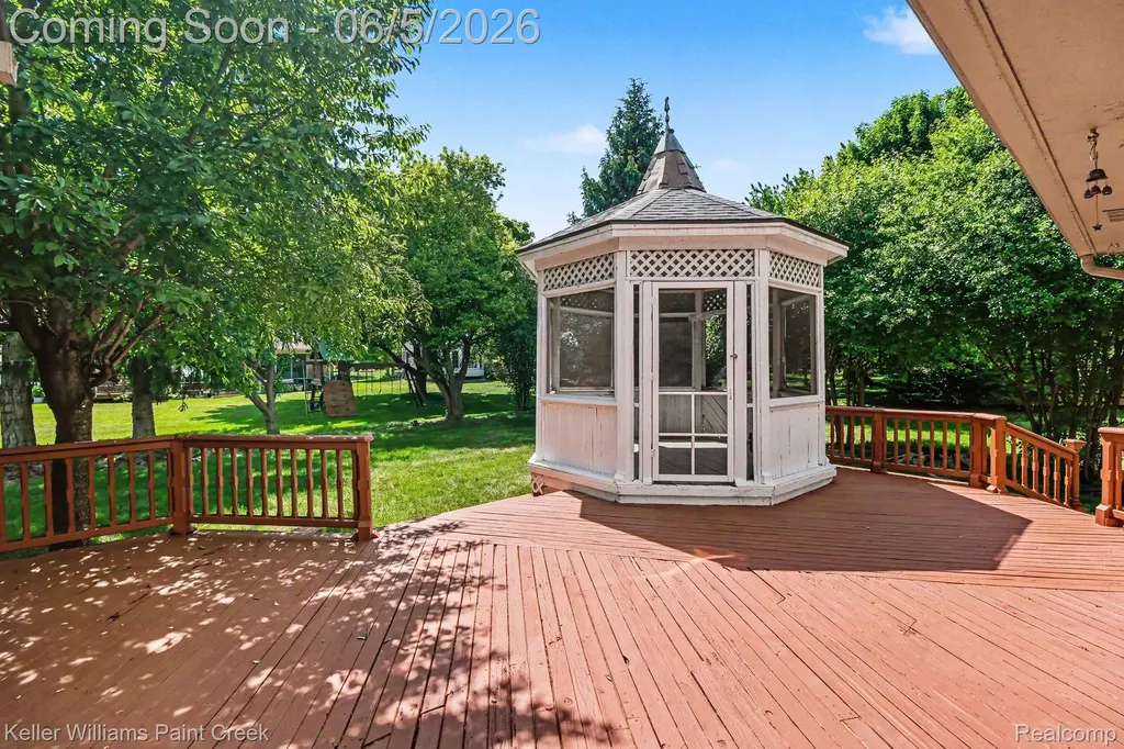 4447 Bentley Drive Troy City MI 48098