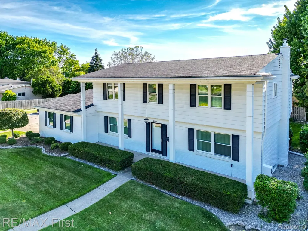 30607 Lorraine Avenue Warren City MI 48093