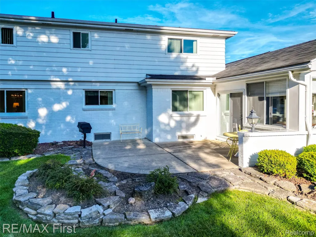 30607 Lorraine Avenue Warren City MI 48093