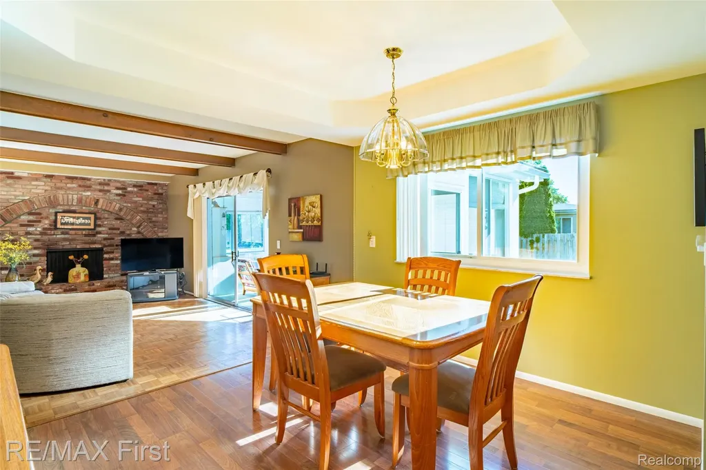 30607 Lorraine Avenue Warren City MI 48093