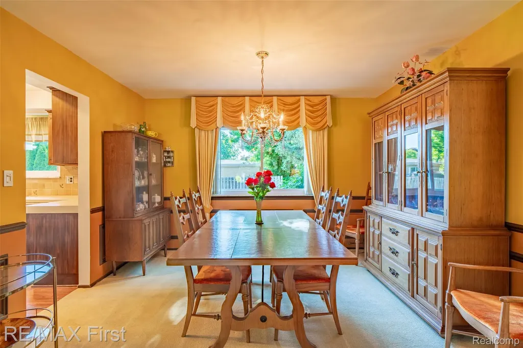 30607 Lorraine Avenue Warren City MI 48093