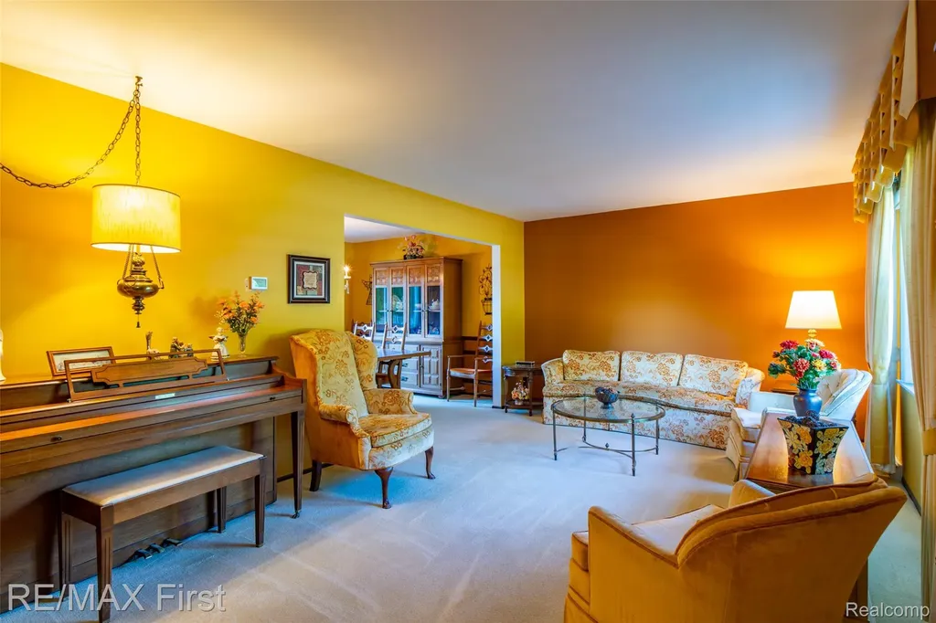 30607 Lorraine Avenue Warren City MI 48093