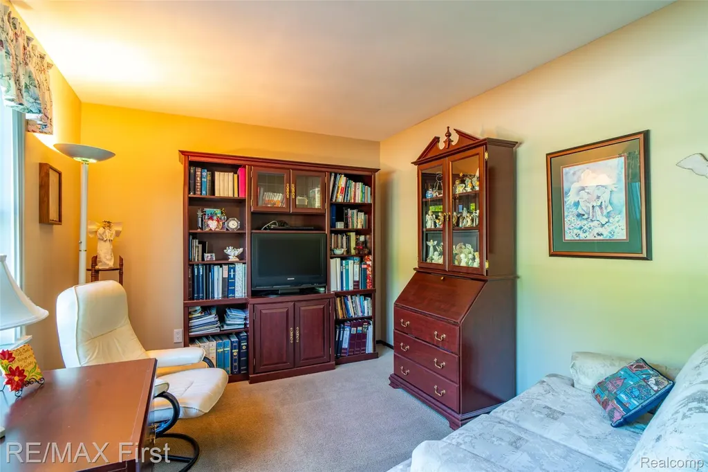 30607 Lorraine Avenue Warren City MI 48093