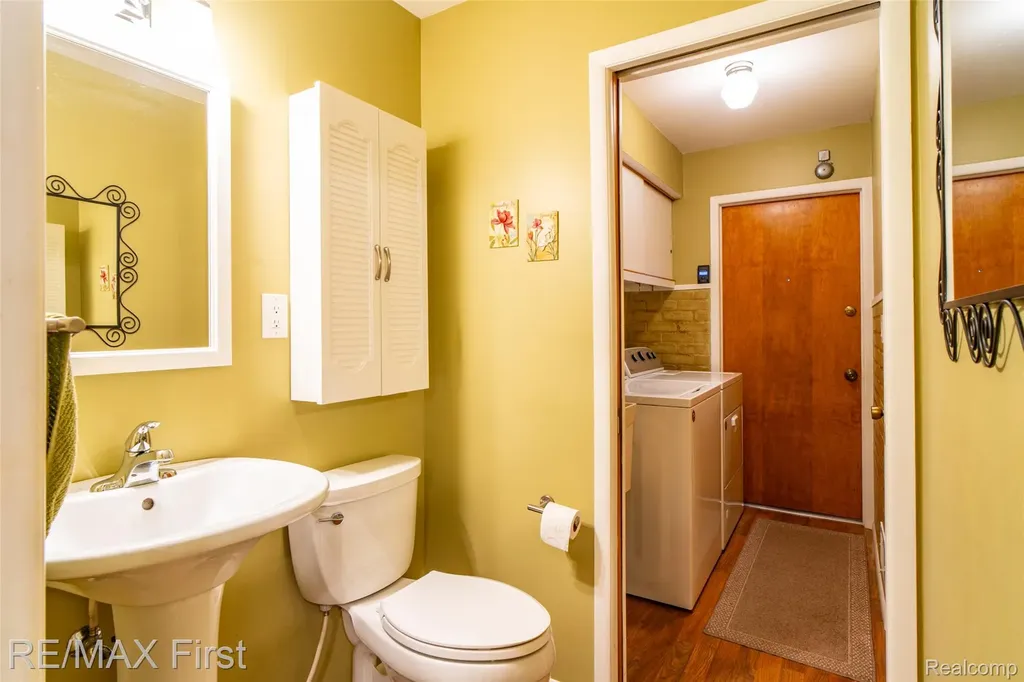 30607 Lorraine Avenue Warren City MI 48093
