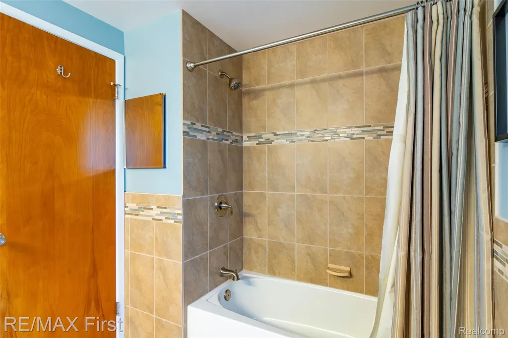 30607 Lorraine Avenue Warren City MI 48093