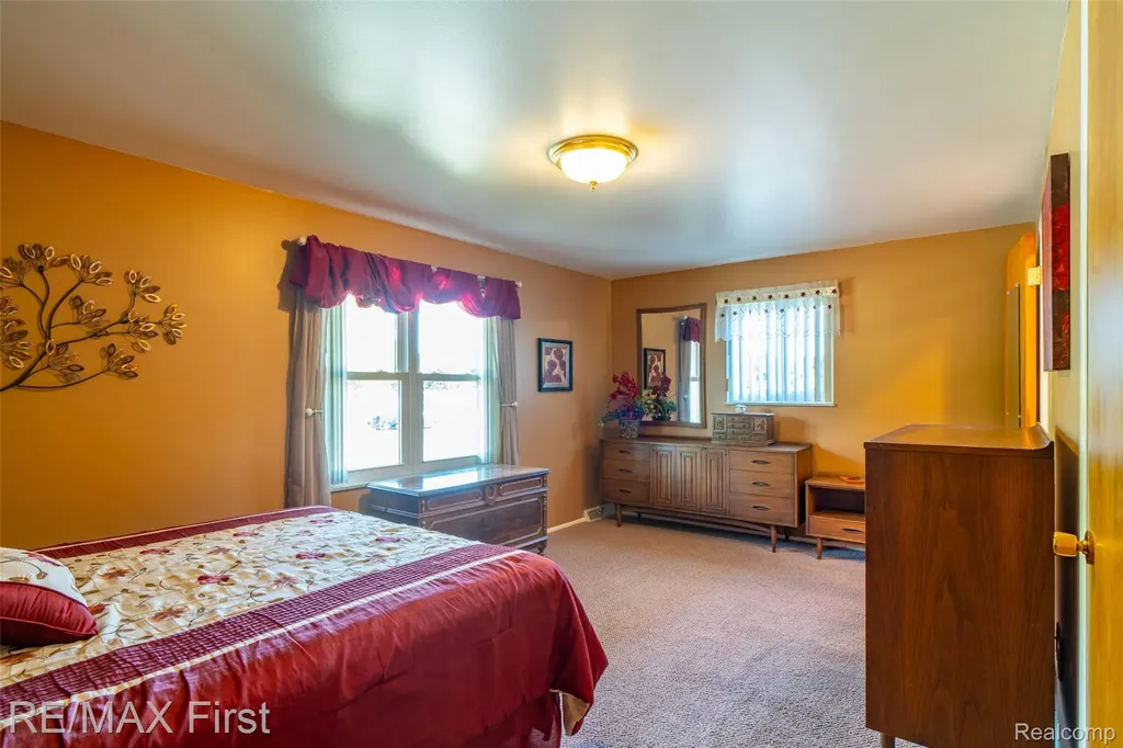 30607 Lorraine Avenue Warren City MI 48093