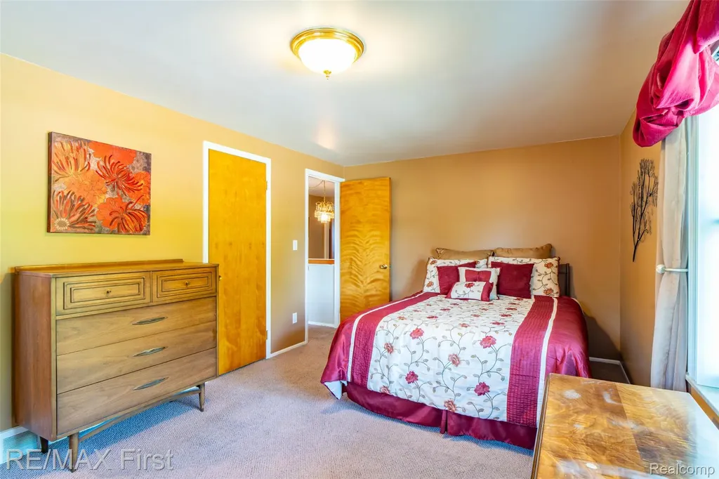 30607 Lorraine Avenue Warren City MI 48093