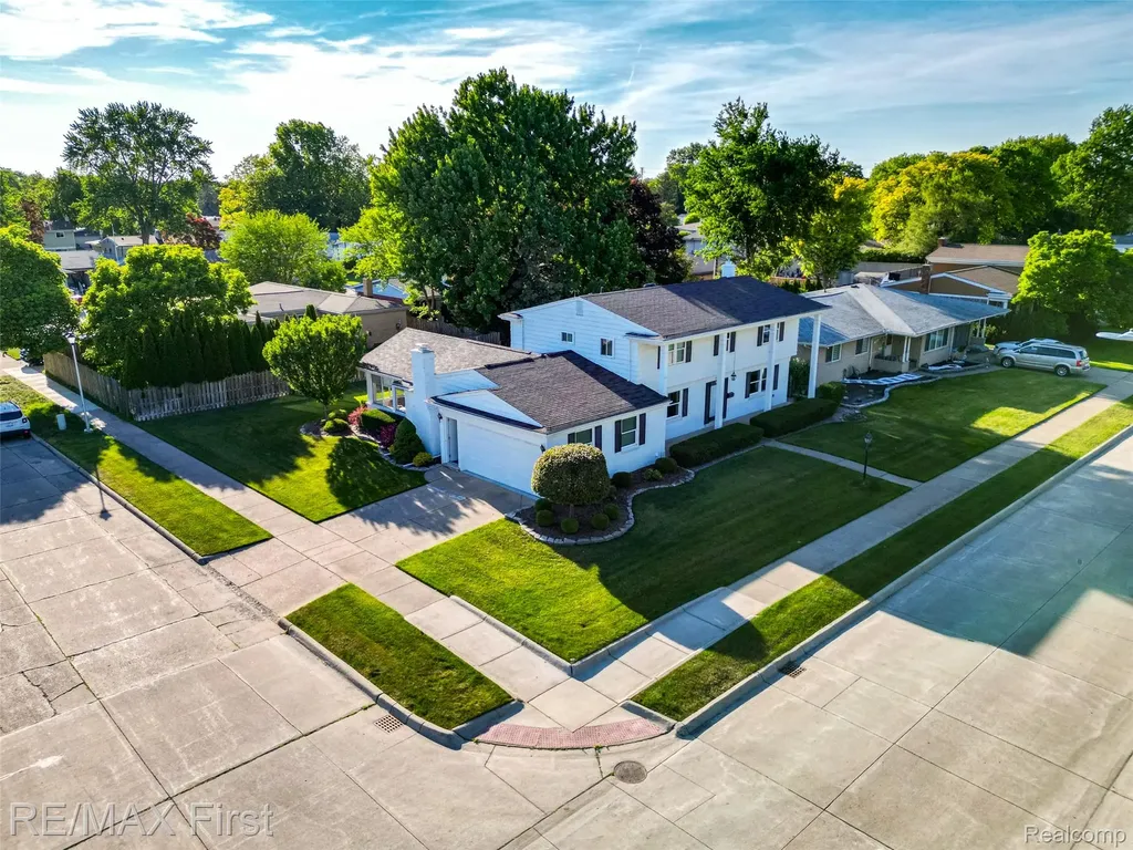30607 Lorraine Avenue Warren City MI 48093
