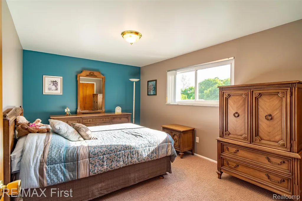 30607 Lorraine Avenue Warren City MI 48093