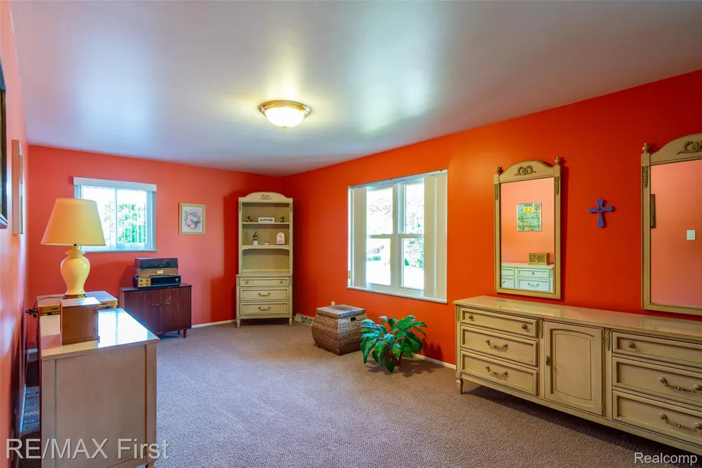 30607 Lorraine Avenue Warren City MI 48093