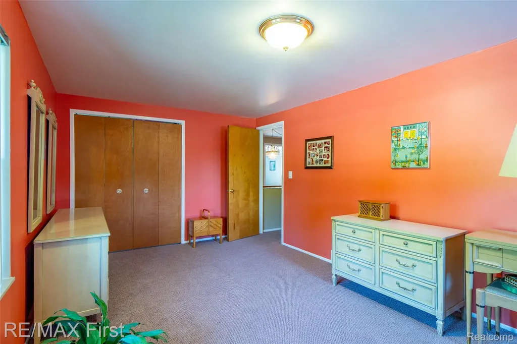 30607 Lorraine Avenue Warren City MI 48093