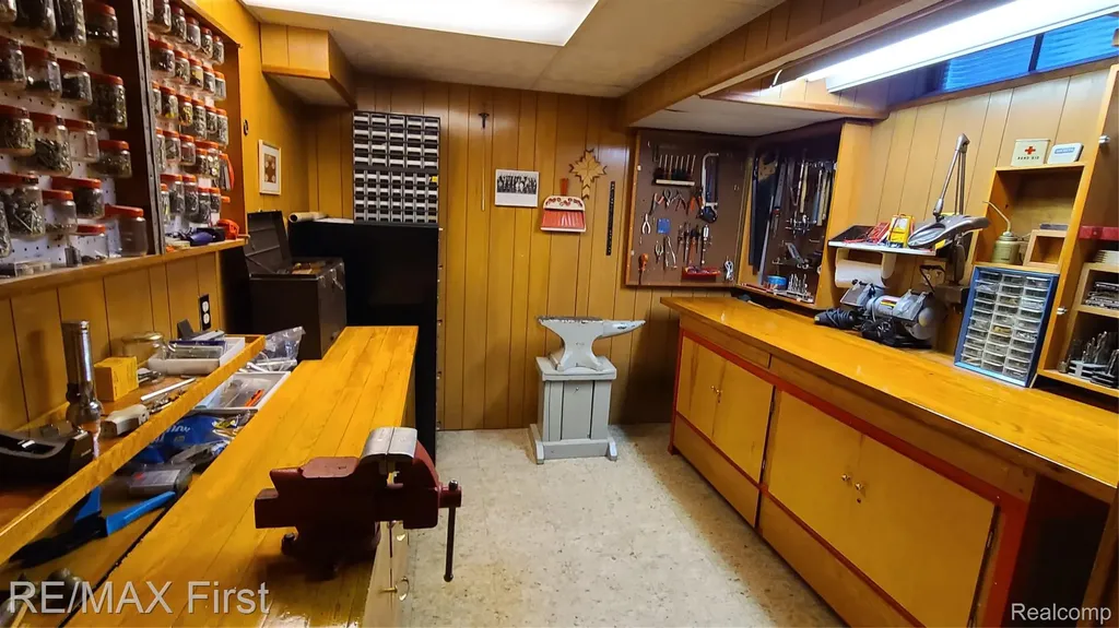 30607 Lorraine Avenue Warren City MI 48093