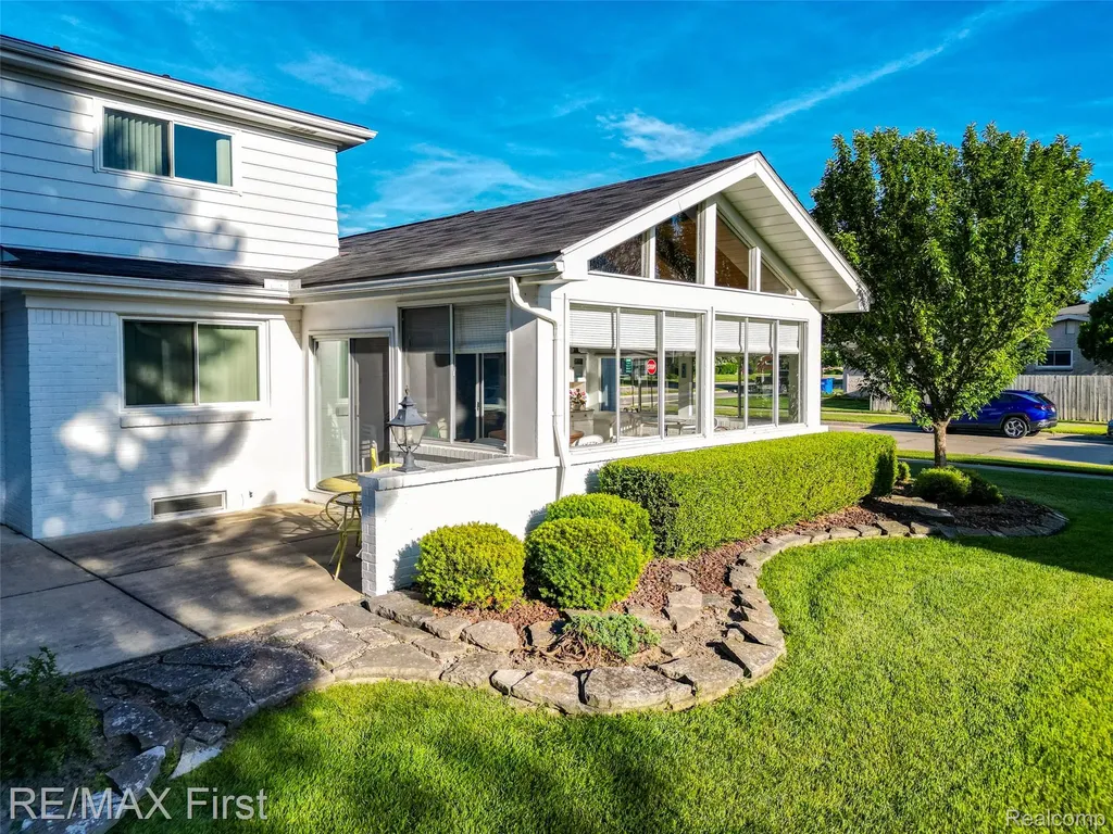 30607 Lorraine Avenue Warren City MI 48093
