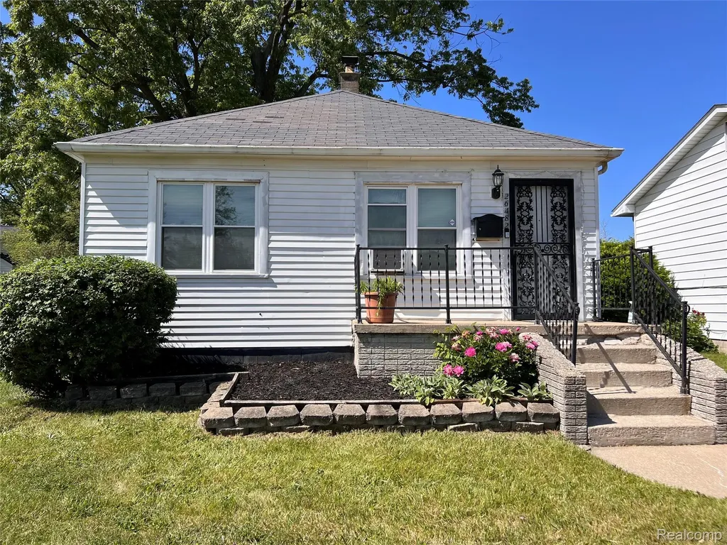 26482 Penn Street Inkster City MI 48141