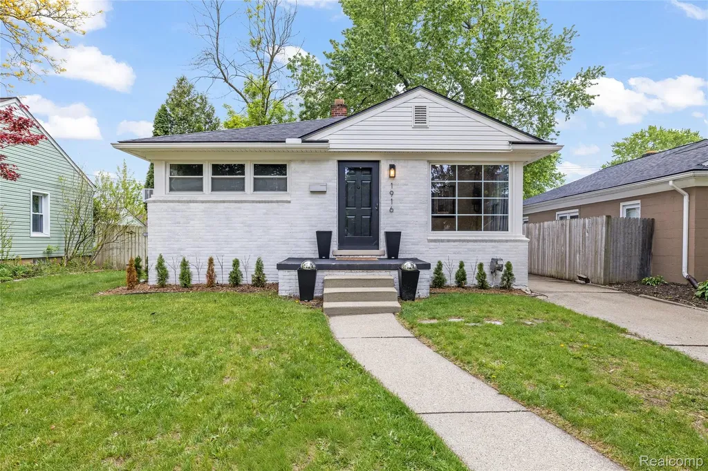 1916 Kalama Avenue Royal Oak City MI 48067