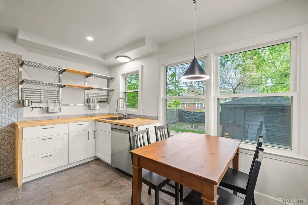 1916 Kalama Avenue Royal Oak City MI 48067