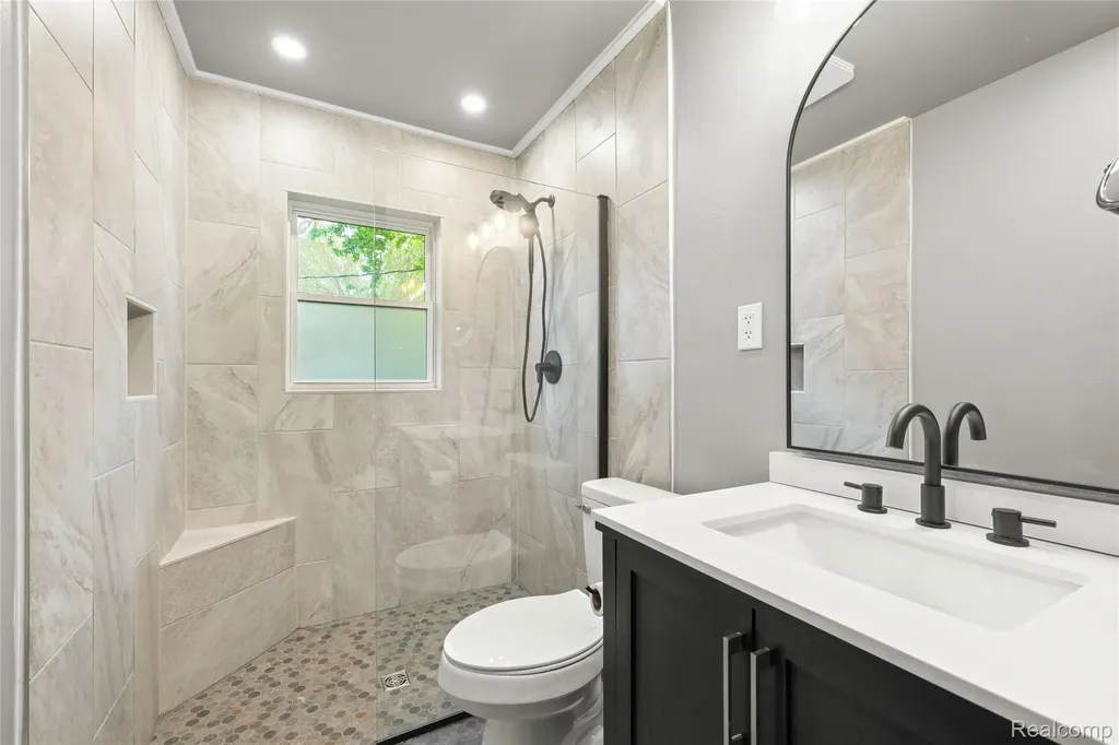 1916 Kalama Avenue Royal Oak City MI 48067