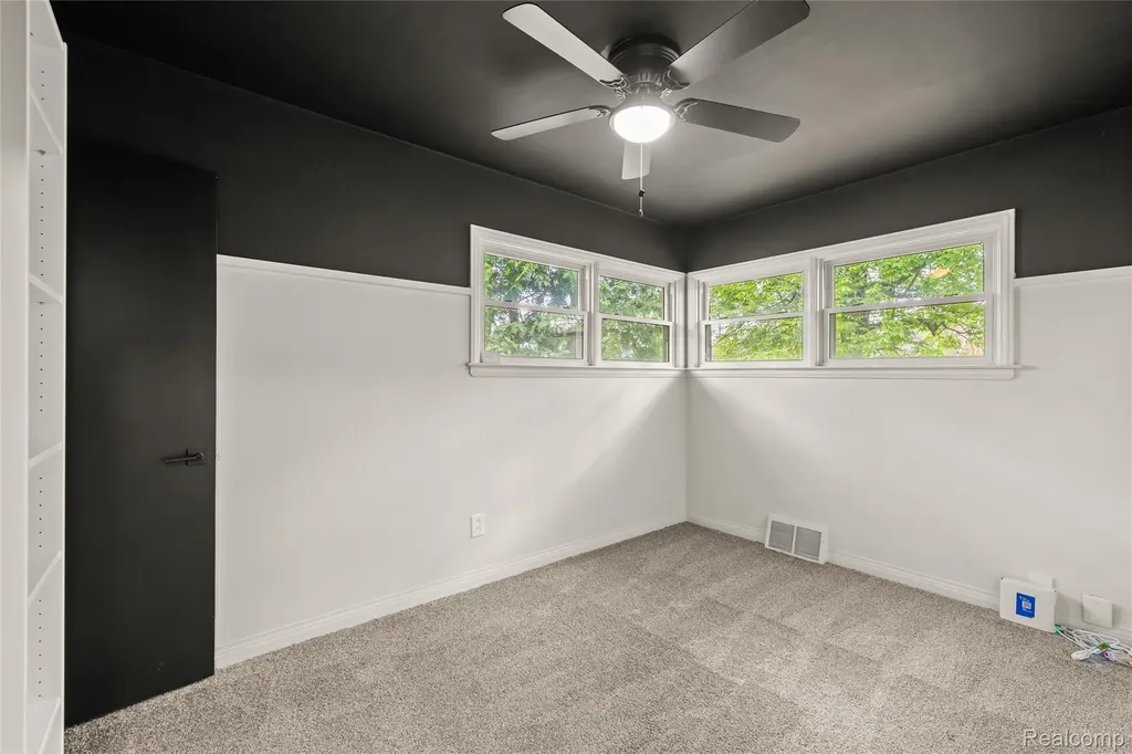 1916 Kalama Avenue Royal Oak City MI 48067