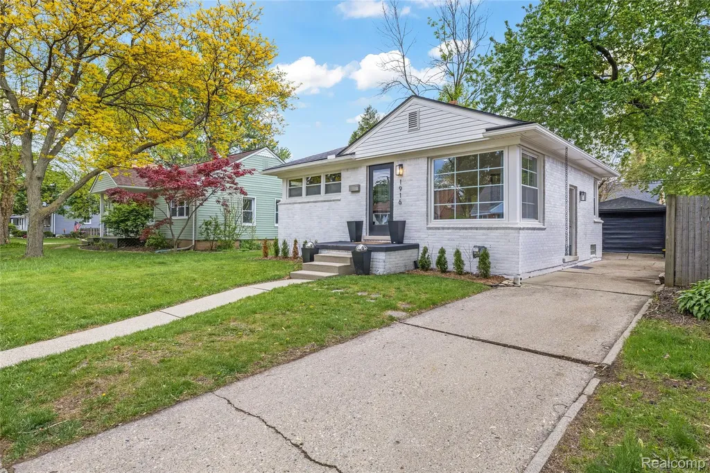 1916 Kalama Avenue Royal Oak City MI 48067