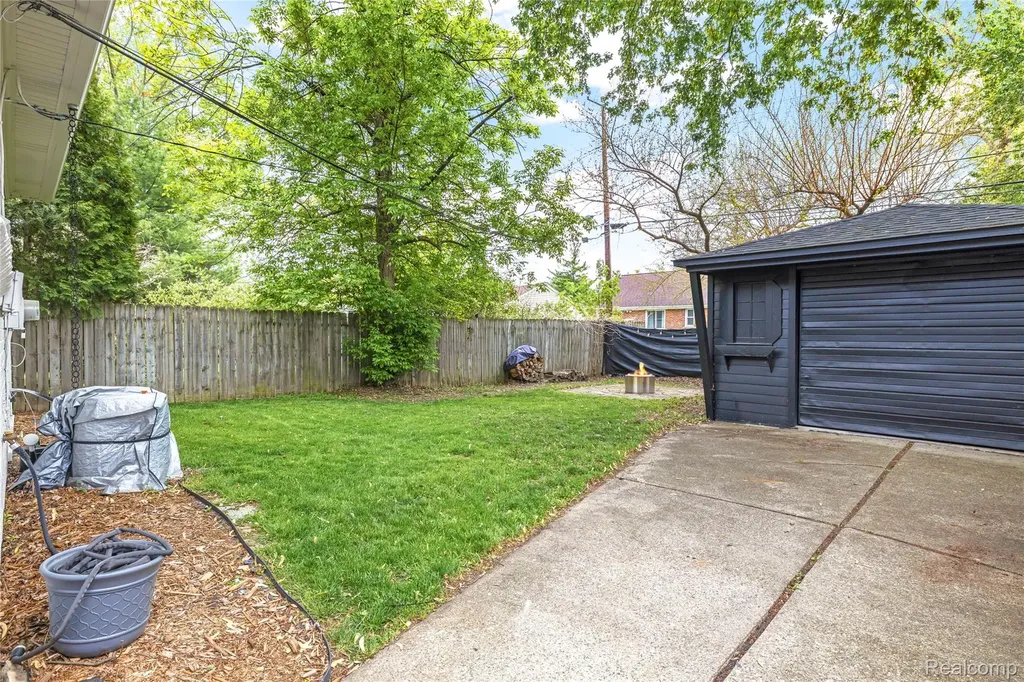 1916 Kalama Avenue Royal Oak City MI 48067