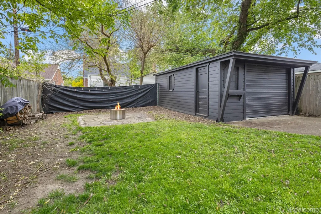 1916 Kalama Avenue Royal Oak City MI 48067
