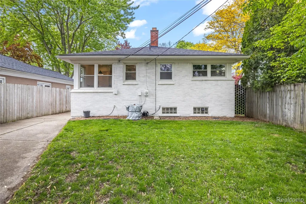 1916 Kalama Avenue Royal Oak City MI 48067