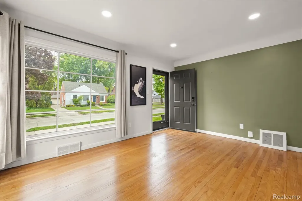 1916 Kalama Avenue Royal Oak City MI 48067
