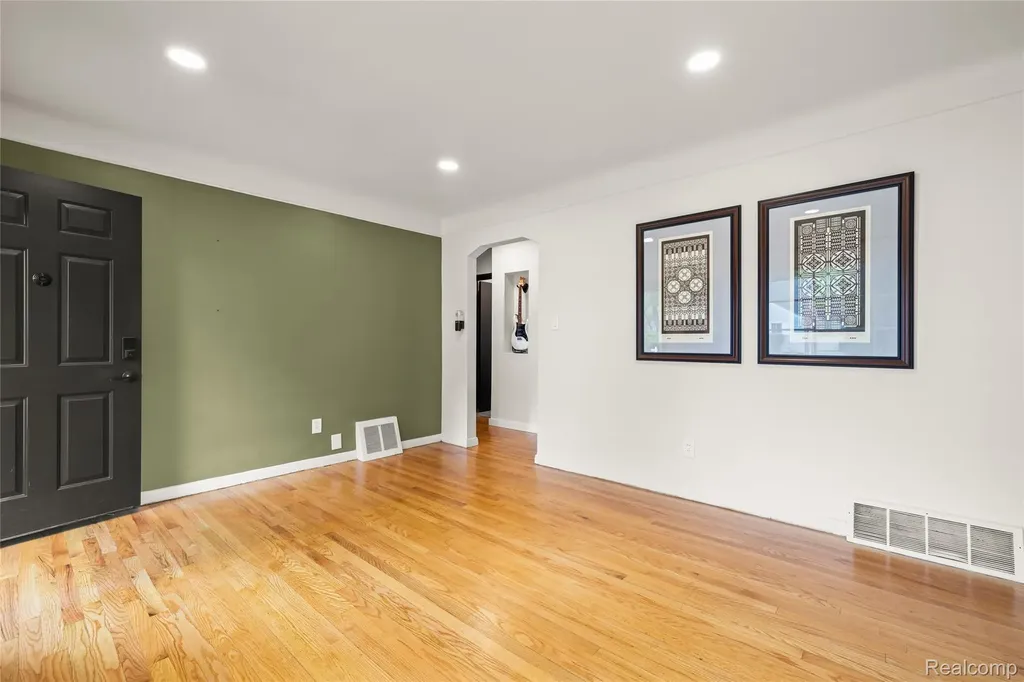 1916 Kalama Avenue Royal Oak City MI 48067